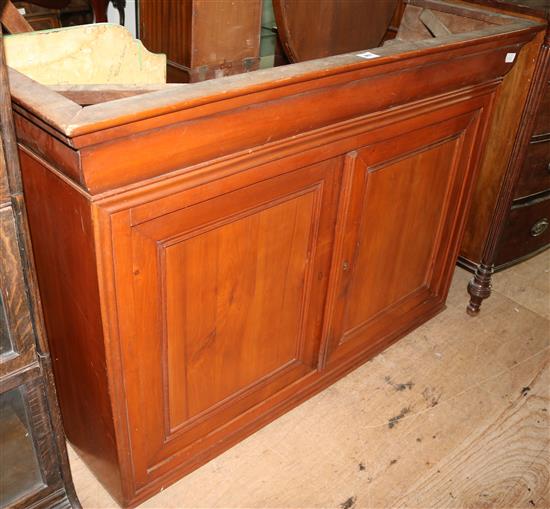 2 door mahogany cabinet top(-)